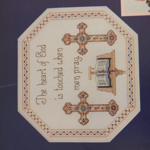 Just CrossStitch Magazine October 1998 - Picture 4 of 15